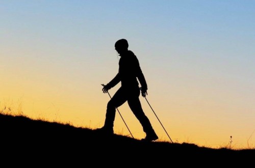 登山杖折疊還是伸縮好 這種類型登山杖的優(yōu)劣分析 使用登山杖的好處